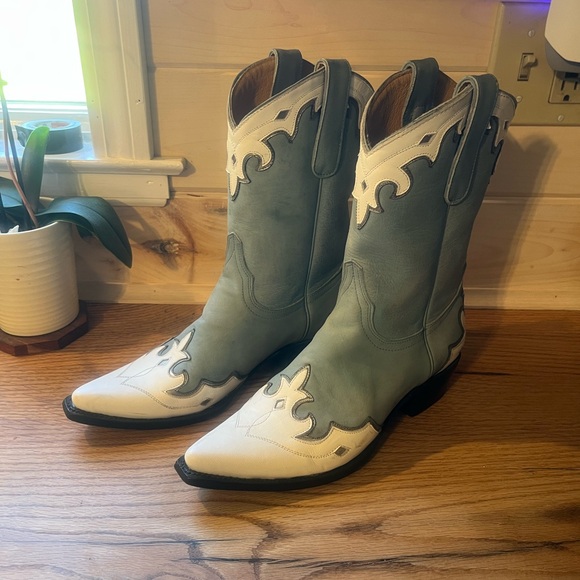 Idyllwind Shoes - Women’s Idyllwind Bluebelle Western Boots- snip toe 8.5B